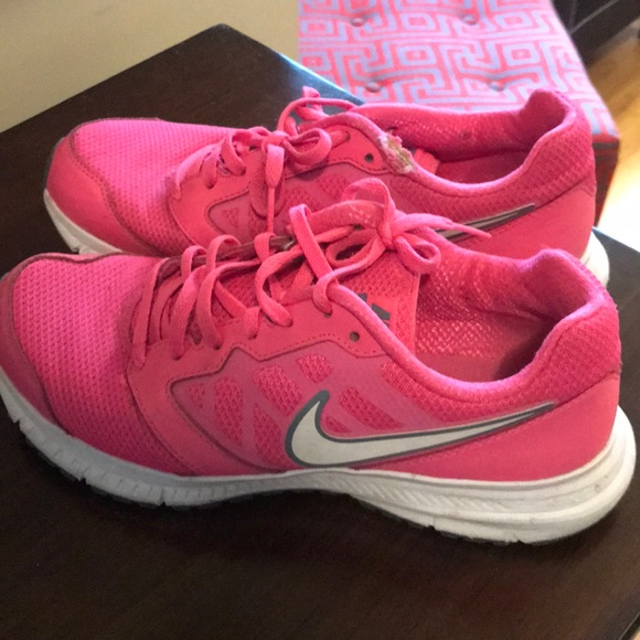 hot pink womens tennis shoes